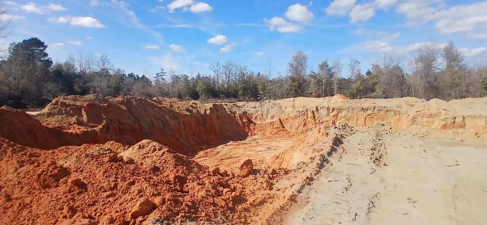 Wide view across the working pit